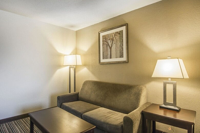 Hotel Quality Inn And Suites