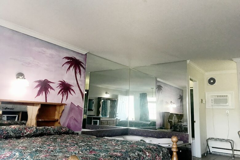 Lamplighter Motel