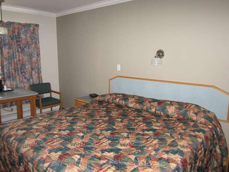 Lamplighter Motel
