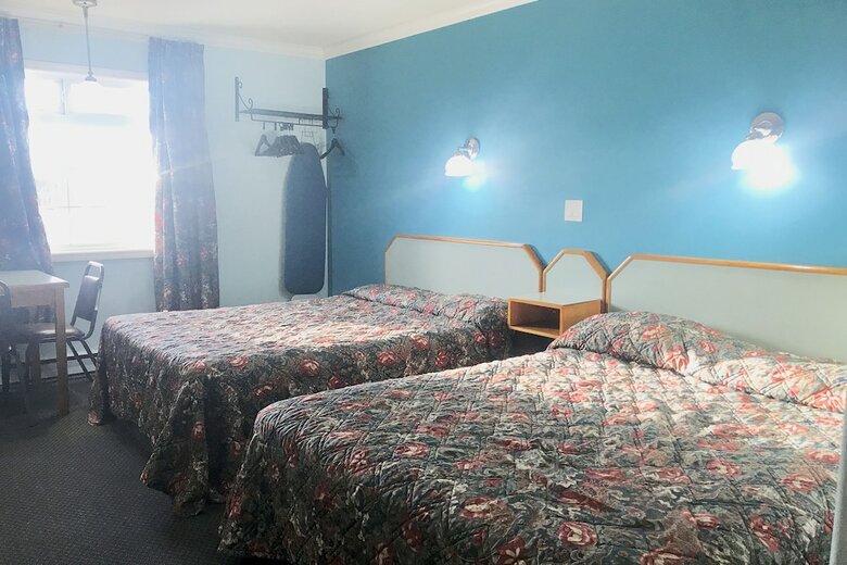 Lamplighter Motel