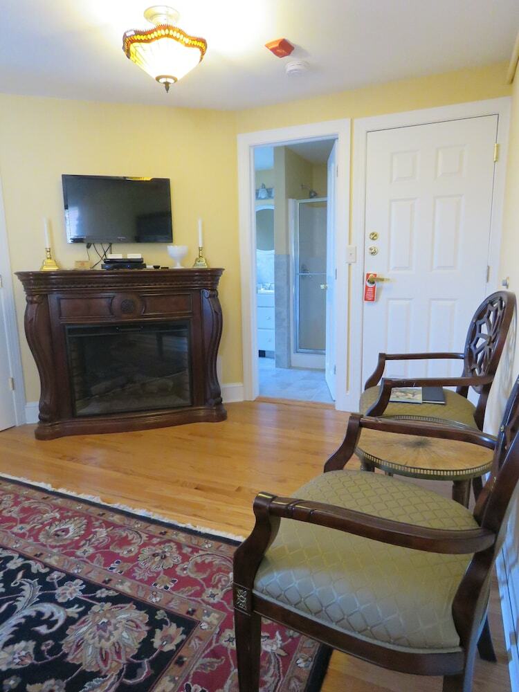 The Swope Manor Bed & Breakfast