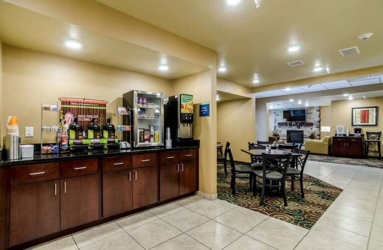 Hotel Cobblestone Inn & Suites - Cambridge