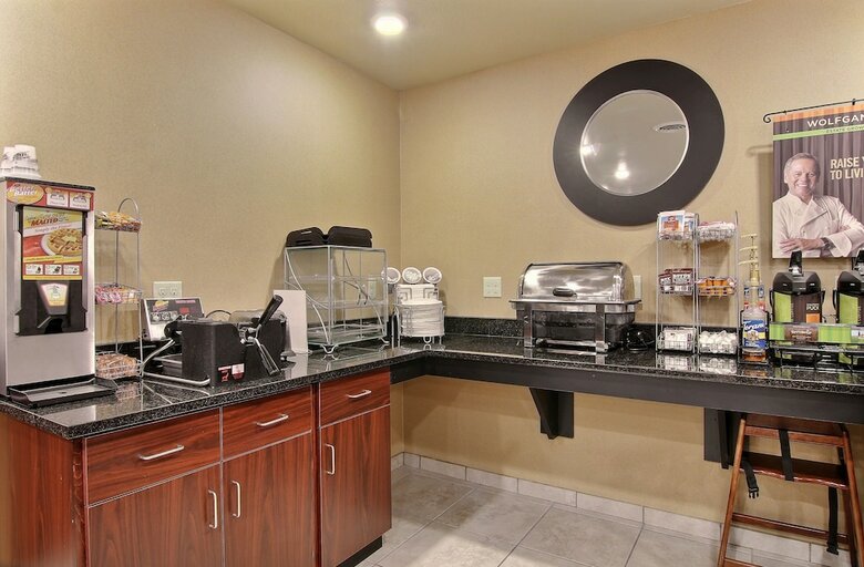 Hotel Cobblestone Inn & Suites - Linton