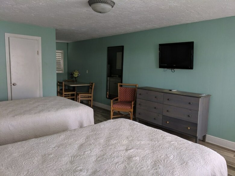 Shoreline Suites & Cabana Cottages