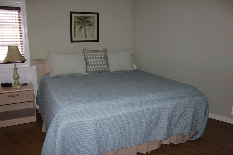 Shoreline Suites & Cabana Cottages