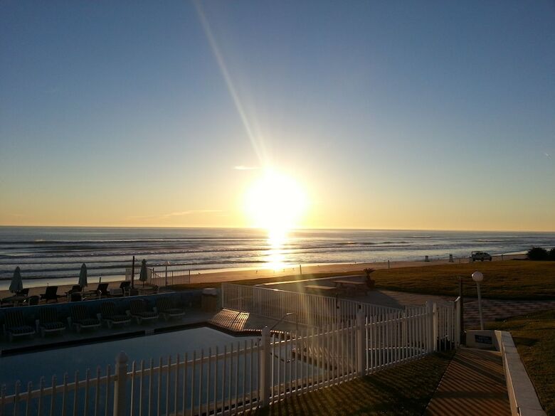 Shoreline Suites & Cabana Cottages