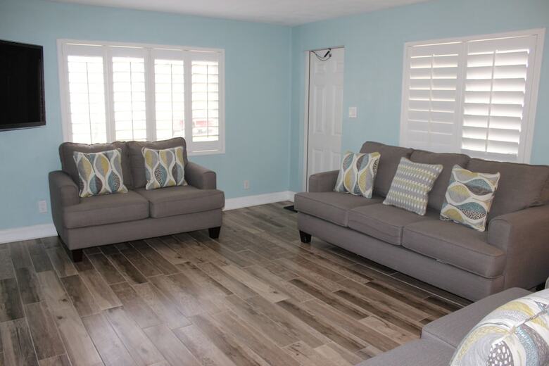 Shoreline Suites & Cabana Cottages