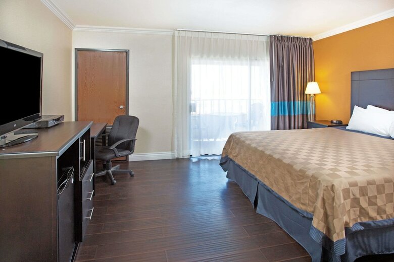 Hotel Travelodge By Wyndham Ocean Front