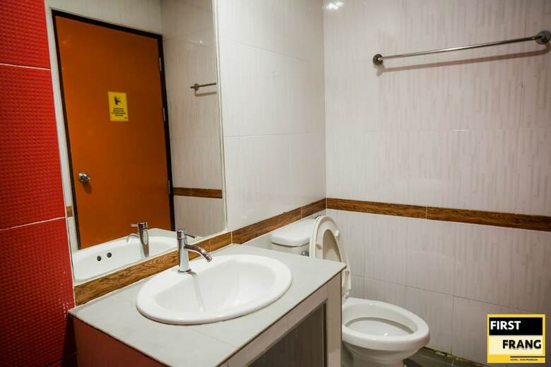 First & Frang Hotel