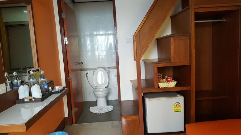 First & Frang Hotel