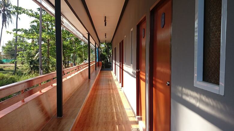 First & Frang Hotel