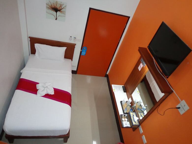 First & Frang Hotel
