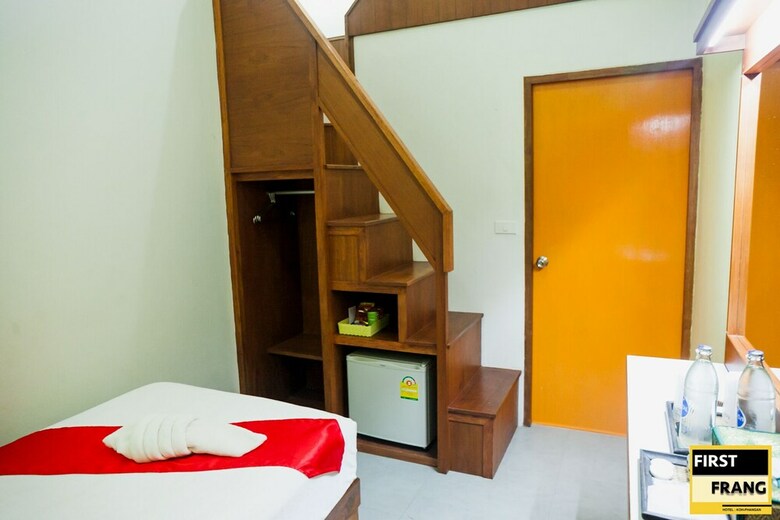 First & Frang Hotel