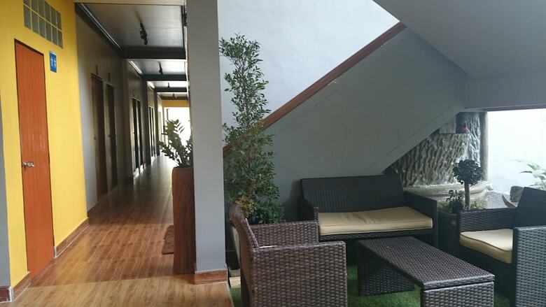 First & Frang Hotel