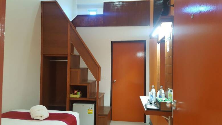 First & Frang Hotel