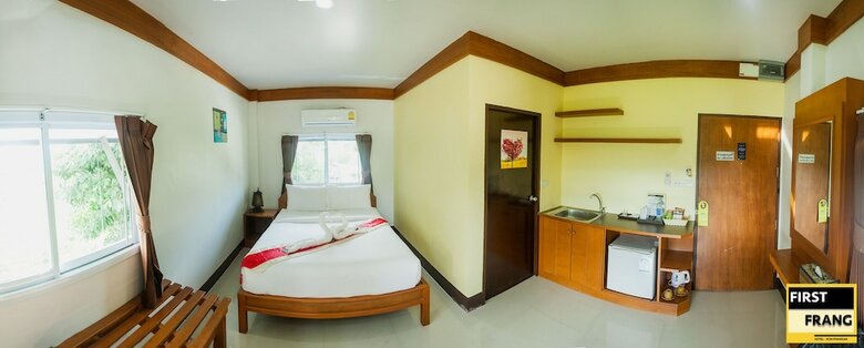 First & Frang Hotel
