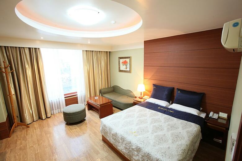 Hotel Lake