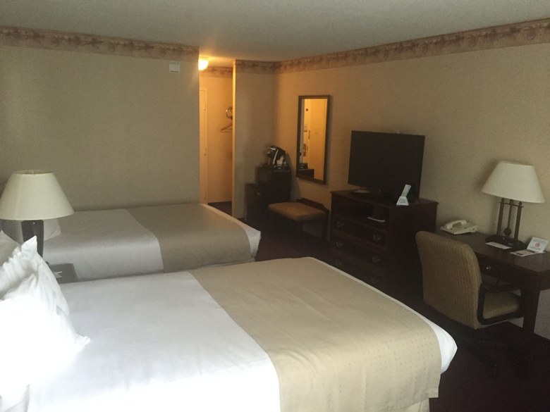 Hotel Fireside Inn & Suites