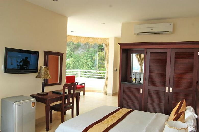 Hung Long Harbour Hotel