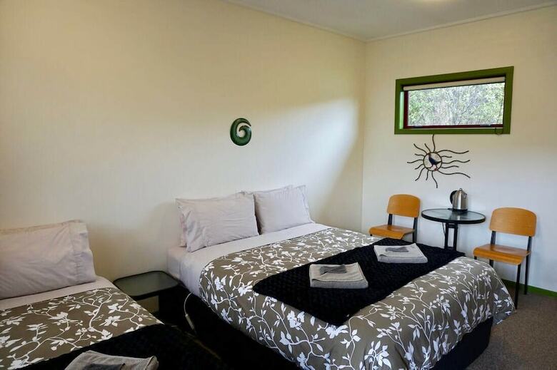 Whistling Frog Cafe & Accommodation