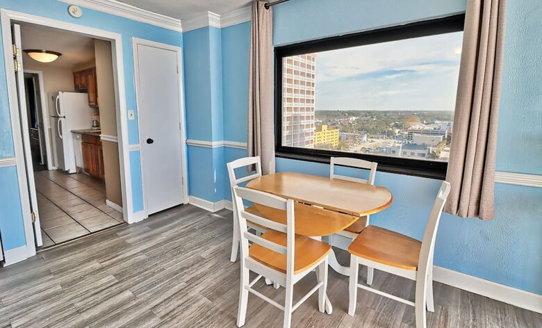 The Palms By Suite At The Beach