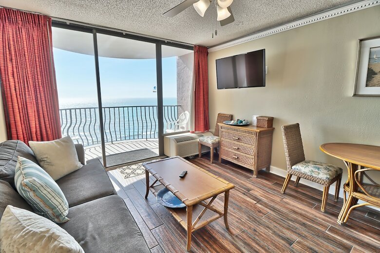 The Palms By Suite At The Beach