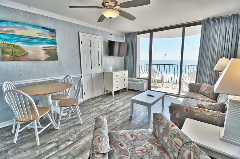The Palms By Suite At The Beach