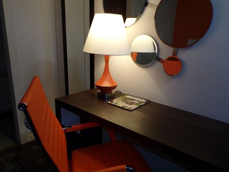 Hotel 77 Inn And Suites