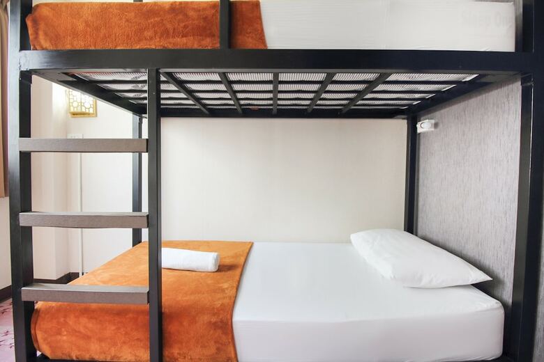Oyo 537 Na Banglampoo Hotel