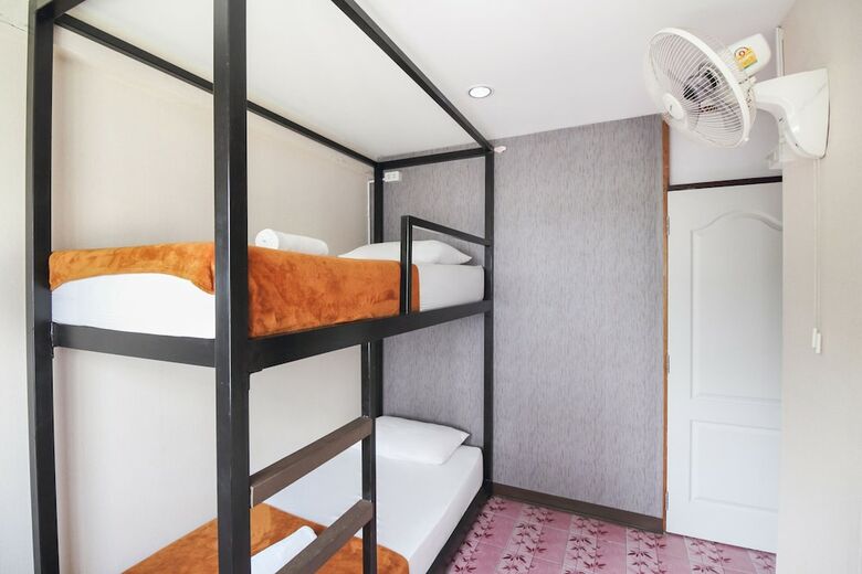 Oyo 537 Na Banglampoo Hotel