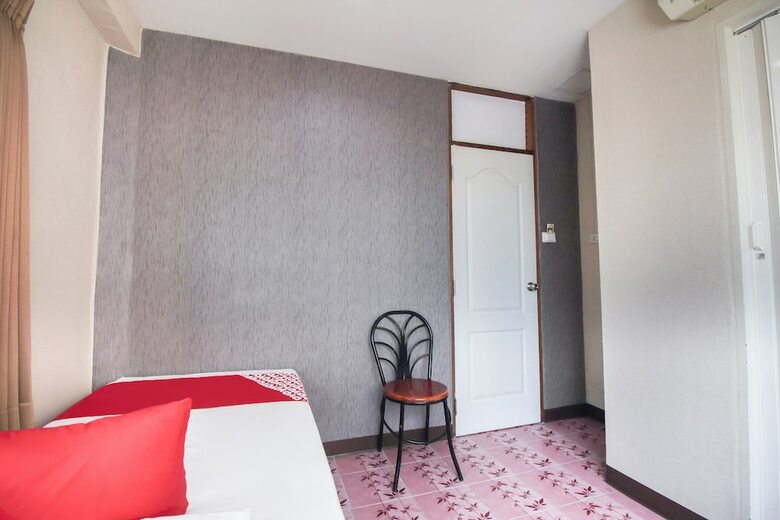 Oyo 537 Na Banglampoo Hotel