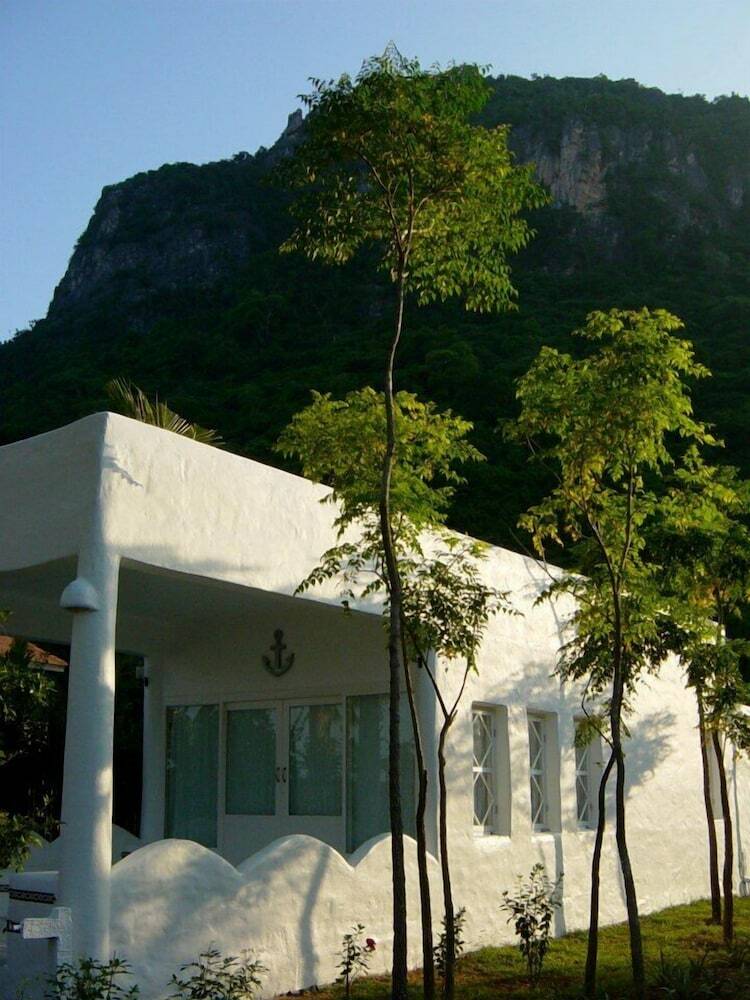 Hotel Brassiere Beach Resort