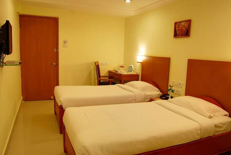 Hotel Rj Residency