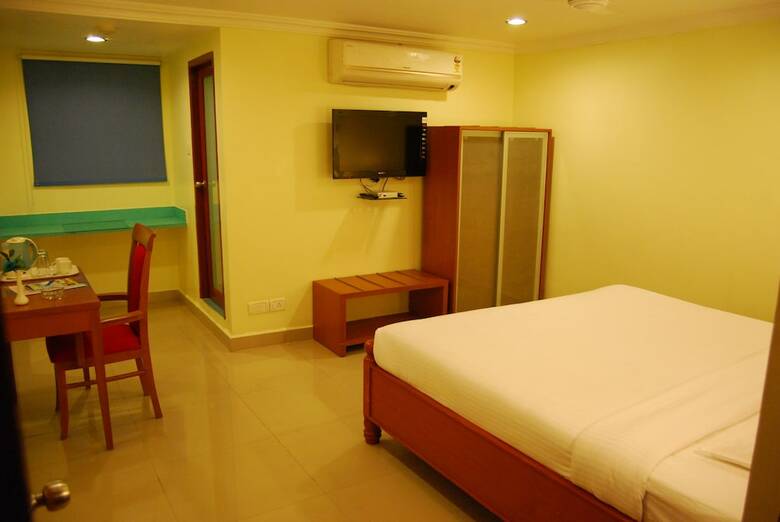 Hotel Rj Residency