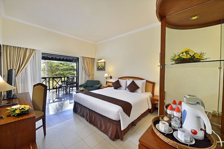 Grand Whiz Hotel Trawas