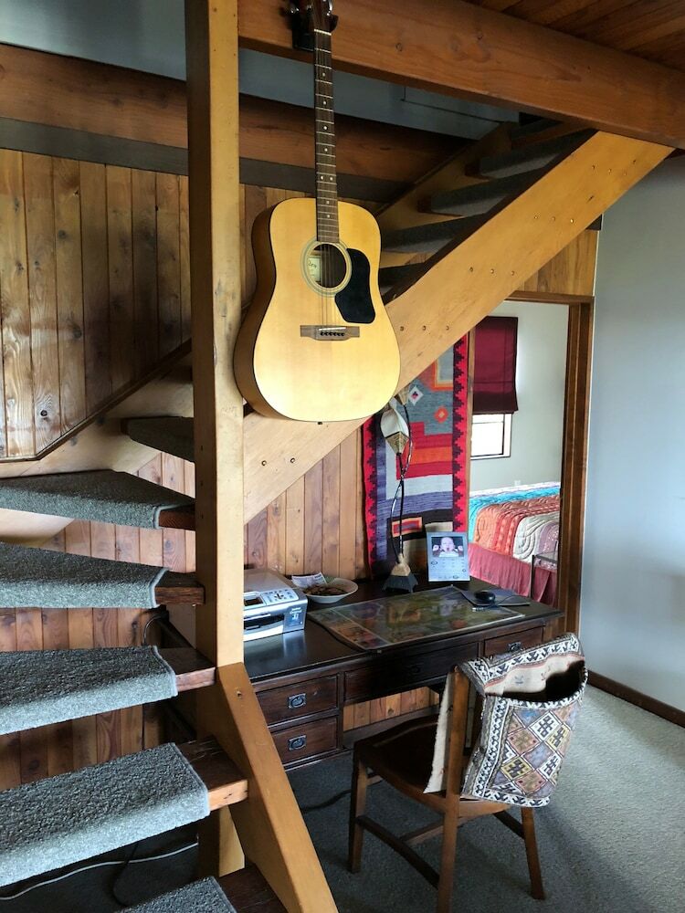 Chartre' Manor Bed & Breakfast