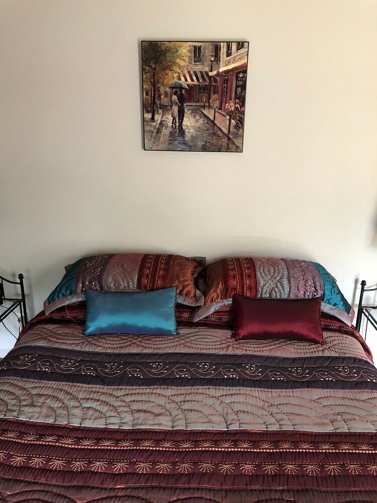 Chartre' Manor Bed & Breakfast