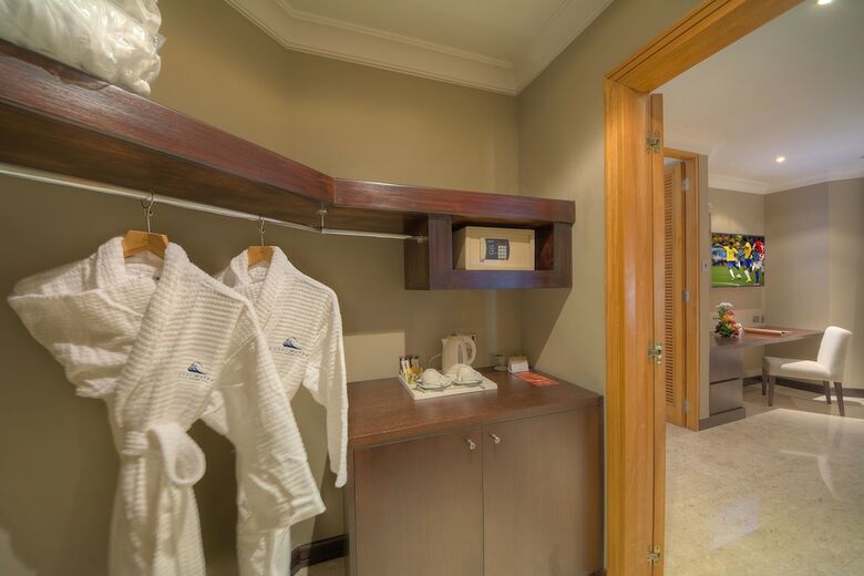 Hotel Dubai Marine Beach Resort & Spa