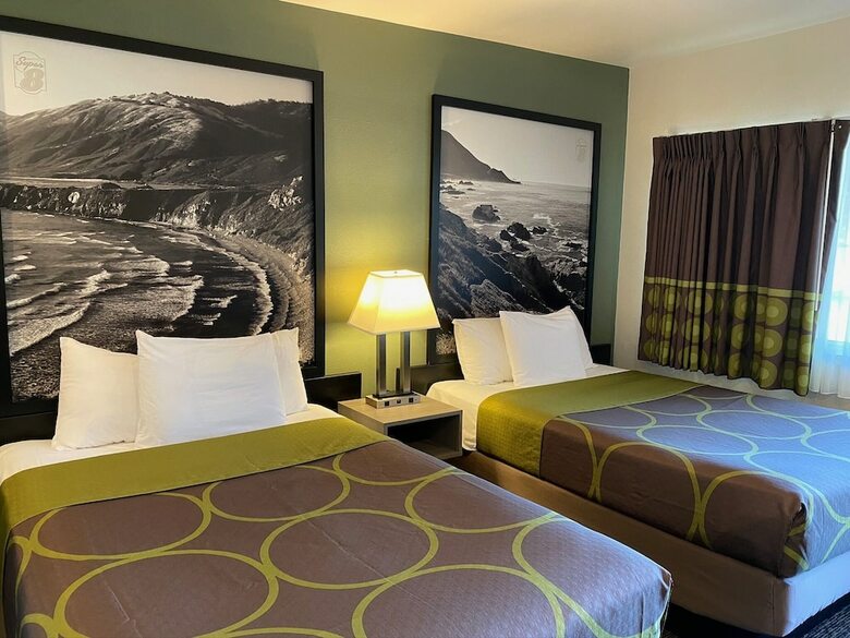 Motel Super 8 By Wyndham Monterey