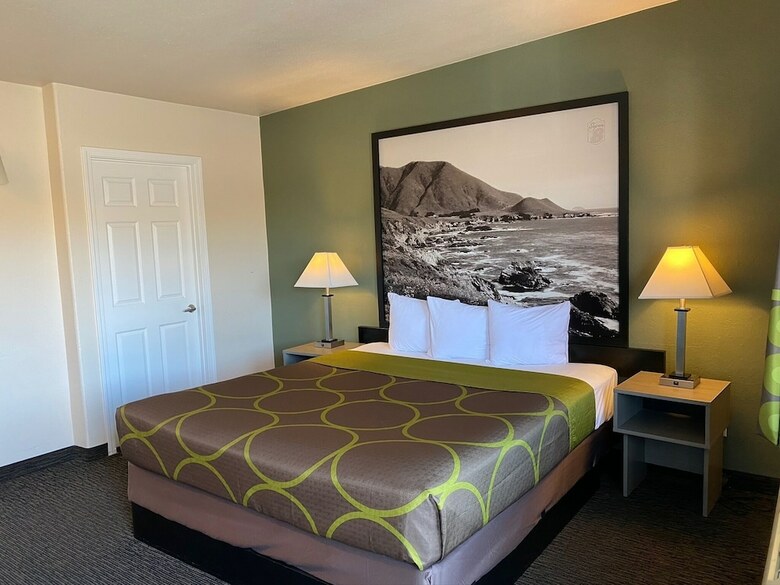 Motel Super 8 By Wyndham Monterey