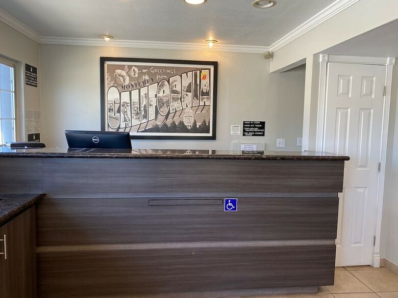 Motel Super 8 By Wyndham Monterey