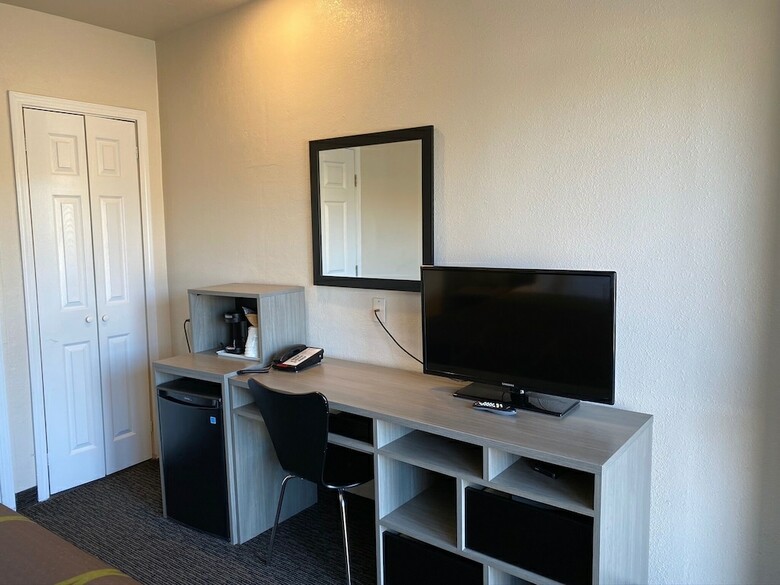 Motel Super 8 By Wyndham Monterey