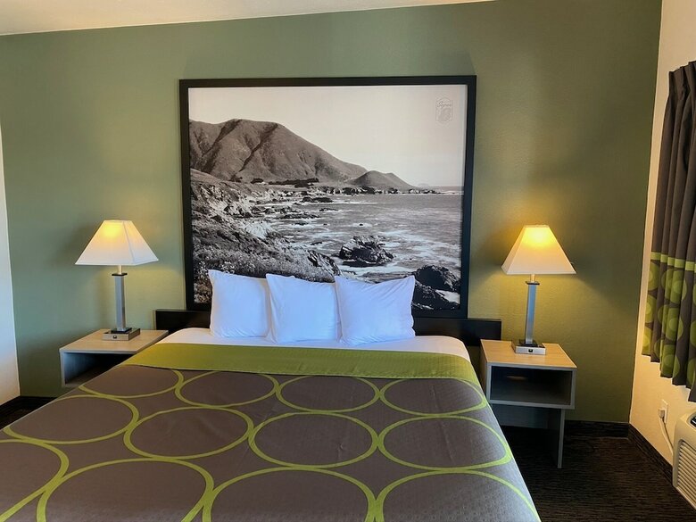 Motel Super 8 By Wyndham Monterey