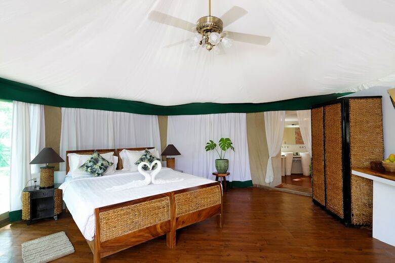 Hotel 4 Rivers Floating Lodge