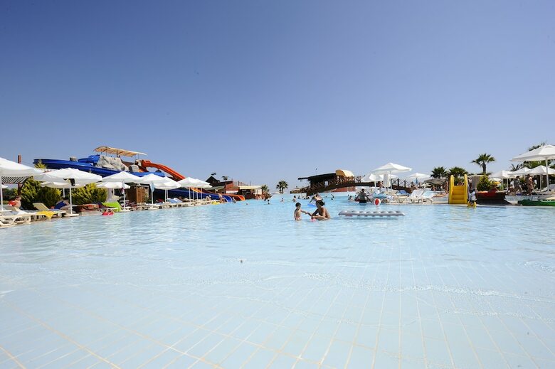Oz Hotels ?ncekum Beach Resort