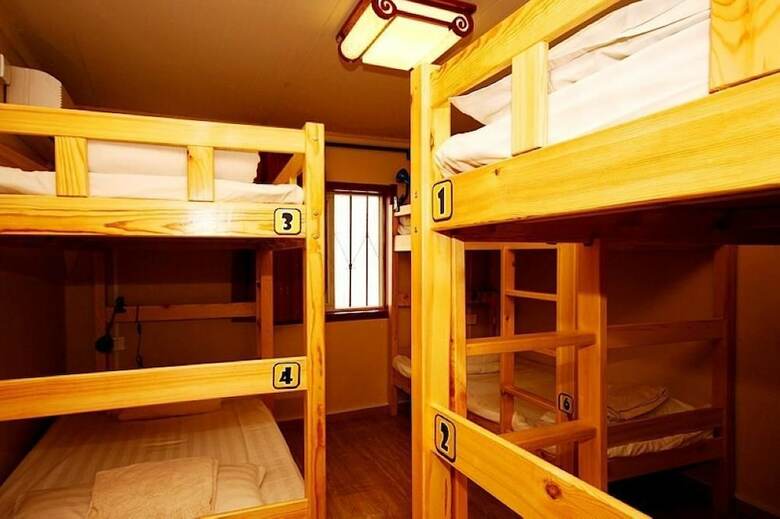 Hostal Leo Hostel