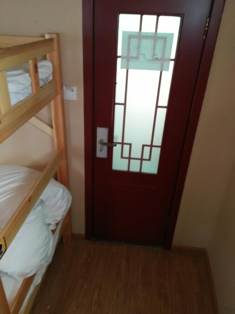 Hostal Leo Hostel