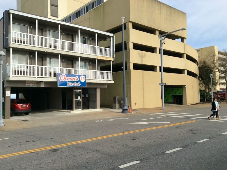 Motel Oceans 24
