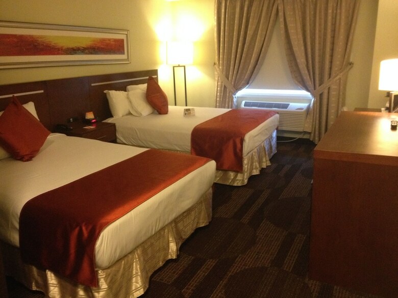 Howard Johnson Hotel By Wyndham Edmonton