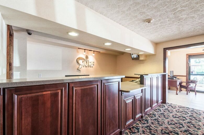 Motel Rodeway Inn & Suites